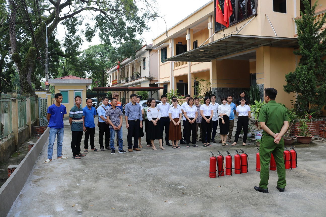 Quỹ Đầu tư phát triển tỉnh Tuyên Quang tổ chức huấn luyện, bồi dưỡng nghiệp vụ phòng cháy chữa cháy năm 2022.