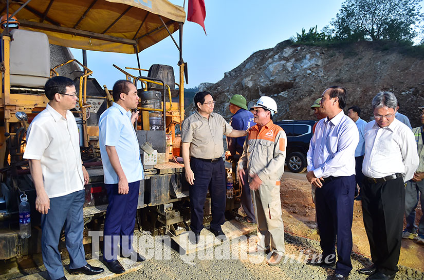 Thủ tướng Chính phủ Phạm Minh Chính kiểm tra tiến độ thi công cao tốc Tuyên Quang – Phú Thọ