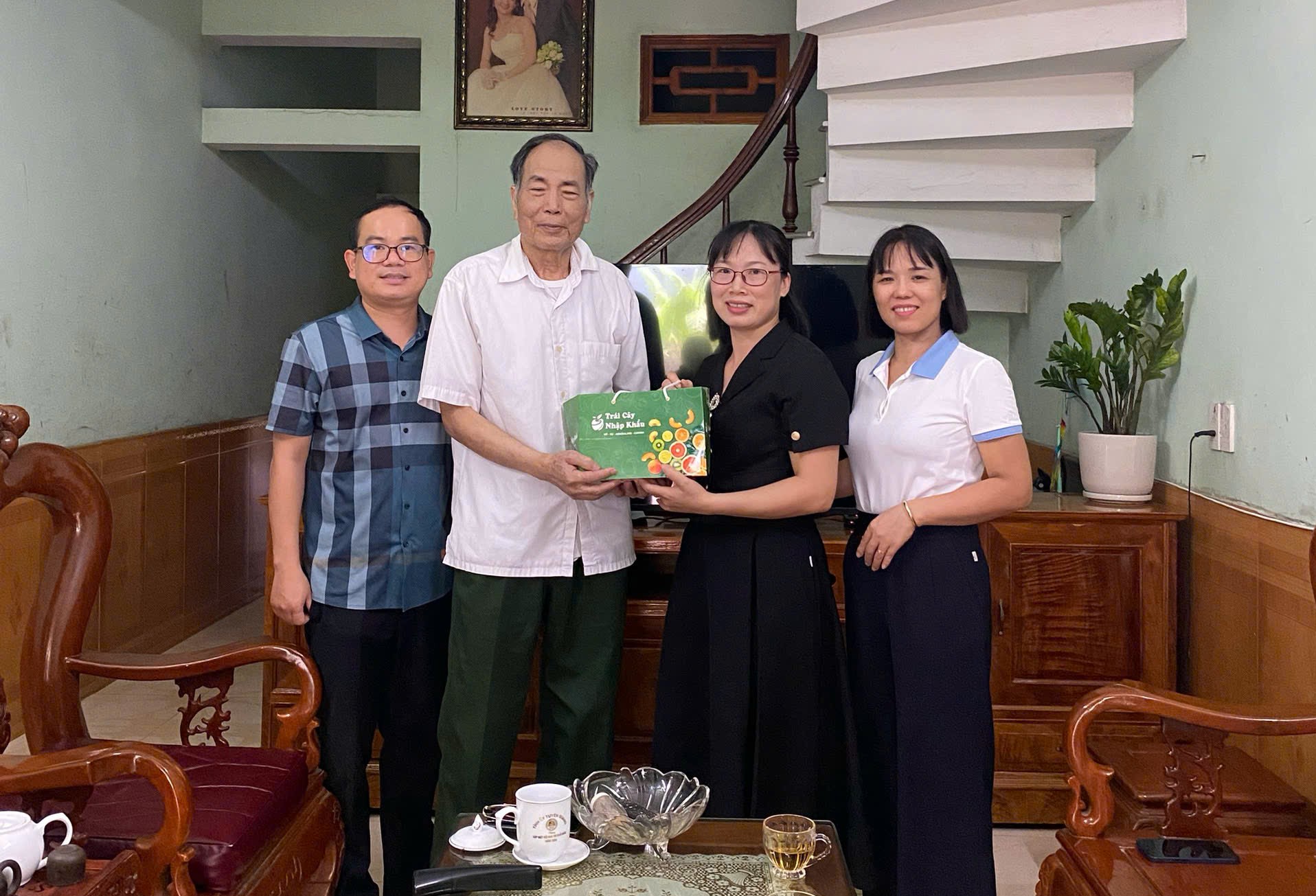 Lãnh đạo Quỹ Đầu tư phát triển tỉnh Tuyên Quang thăm, tặng quà gia đình chính sách nhân dịp kỷ niệm ngày Thương binh liệt sỹ 27/7