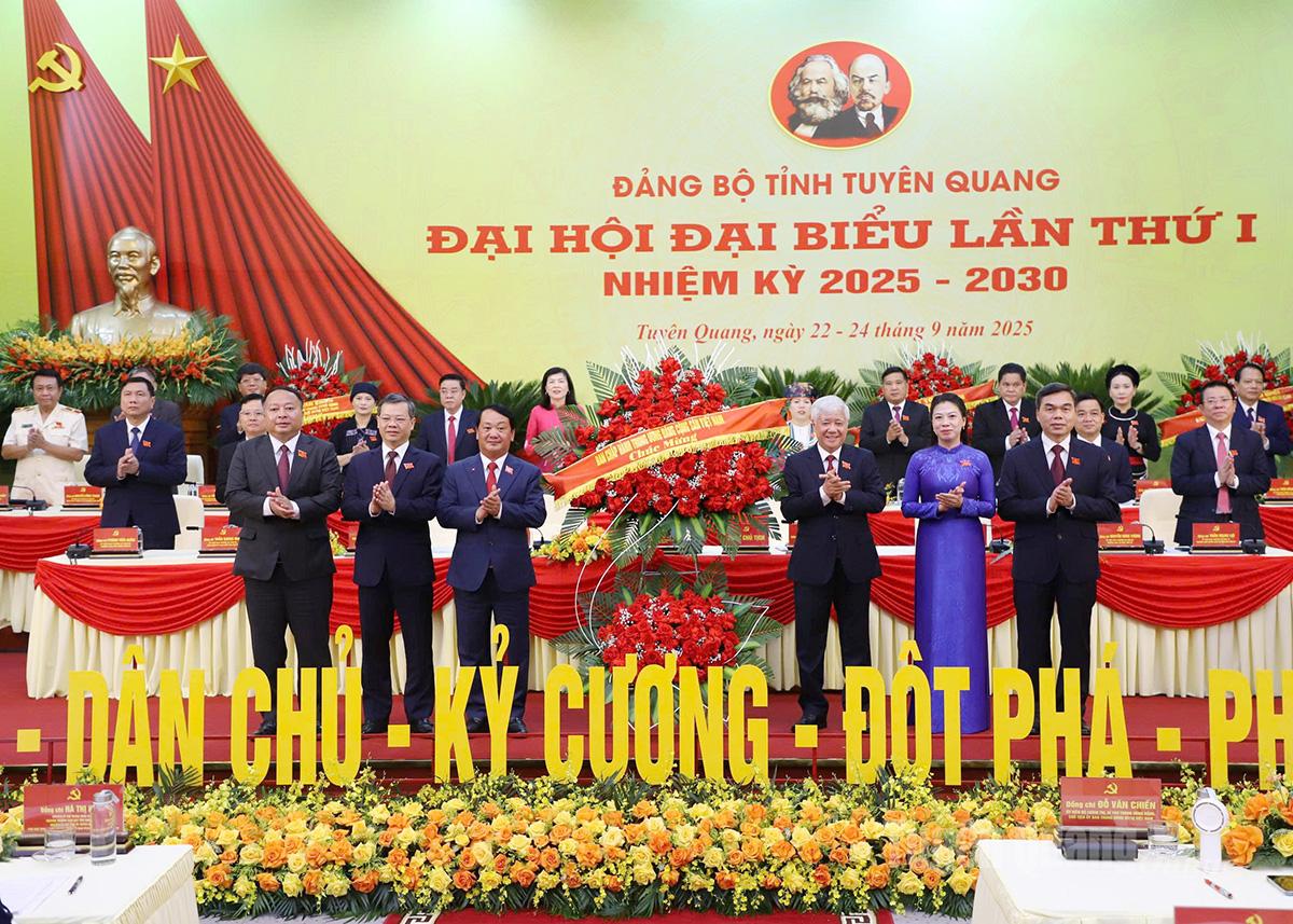 Khai mạc Đại hội đại biểu Đảng bộ tỉnh lần thứ I