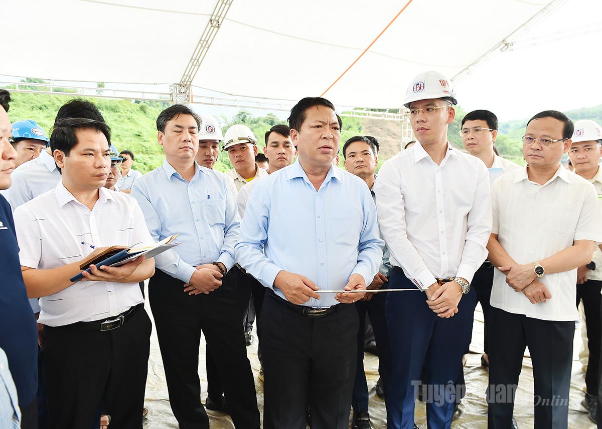 Bộ trưởng Bộ Xây dựng kiểm tra tiến độ Dự án đường Hồ Chí Minh đoạn Chợ Chu - Ngã ba Trung Sơn